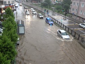 Rize’de Sağanak Yağış Nedeniyle Karayolu Trafiğe Kapandı