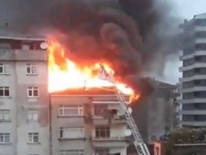 Rize'de binanın çatısında çıkan yangın paniğe neden oldu