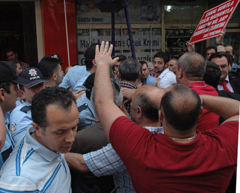 Rize'de 'siyah çelenk’ gerginliği