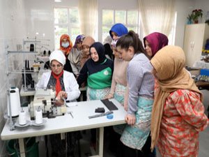 Rize'de eski okul binası, kooperatif üyesi kadınlara tekstil atölyesi oldu
