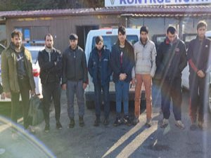 Rize'de Taksiden 8 Kaçak Göçmen Çıktı