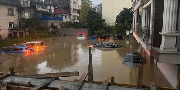 Trabzon’da Dere Taştı, Sokaklar Göle Döndü