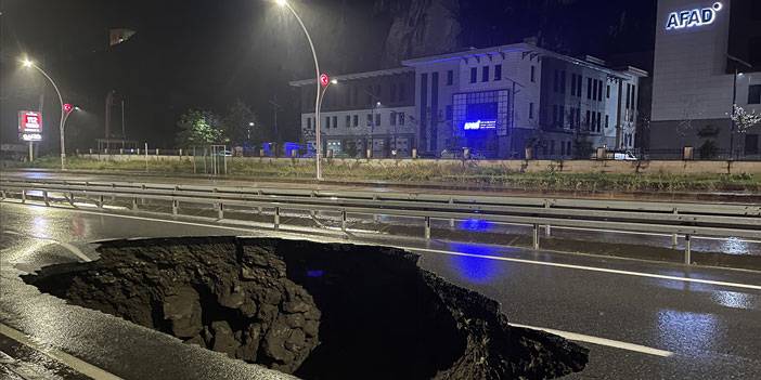 Şiddetli yağış nedeniyle Rize-Güneysu kara yolunun bir kısmı çöktü