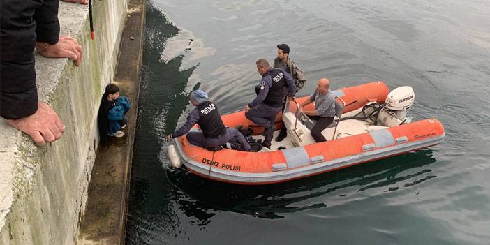 Rize’de Sahilde Gezen 11 Yaşındaki Çocuk Denize Düştü