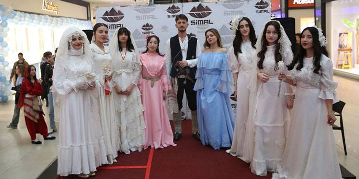 Rize'nin Asırlık Gelinlikleri defilesi düzenlendi