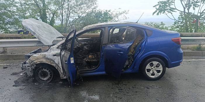 Rize'de Seyir Halindeki Otomobil Alev Alev Yandı