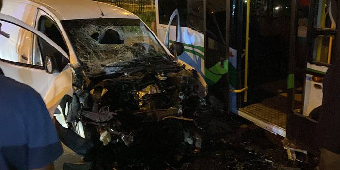 Rize'de minibüs ile hafif ticari aracın çarpıştığı kazada 10 kişi yaralandı