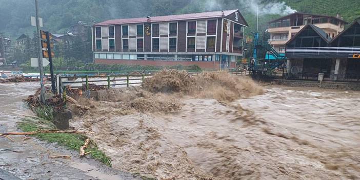 Rize'de Sel Felaketi: Yollar Kapandı, Köyler Tahliye Edildi, 2 Bungalov Sele Kapıldı. Valilikten Açıklama