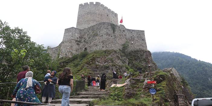 Rize'de doğaseverlerin rotasındaki Zil Kale 8 ayda 140 bin ziyaretçi ağırladı