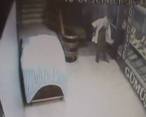 Rize'deki Hırsız Kadın Kılığında Soygunda