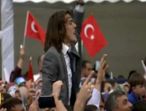 Rize'de meydan Erdoğan'a şiir okudu