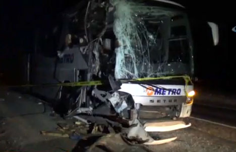 Otobüs, kamyona arkadan çarptı: 1 ölü 5 yaralı