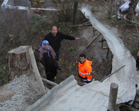 Rizeli Vatandaşın Yol Çilesine İlginç Çözümü