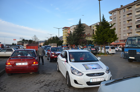Rize'de Kadınlardan İlginç Konvoy