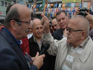 Bekaroğlu, Vatandaşın Övgü Dolu Sözlerine Tahammül Edemedi