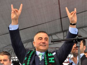 Sedat Peker’e ‘Hizmet Nişanı’ Verildi