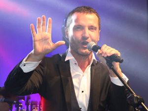 Sinan Özen Sahnede Fenalık Geçirdi