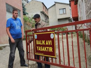 Köy Meydanına Kapı Kurup Kilit Vurdular