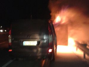 Rize’de Seyir Halinde Yanan Otomobildeki 6 Kişilik Aile Ölümden Döndü