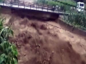 Rize'de Sağanak Yağış Sele Dönüştü