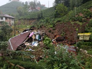 Karadeniz'i Heyelan Vurdu, Evler Toprak Altında Kaldı! VİDEO İZLE