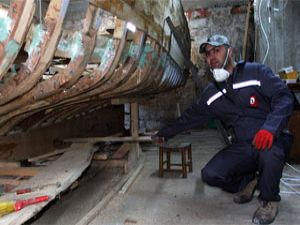 Rizeli öğretim görevlisi evinin bodrumunda tekne yapıyor