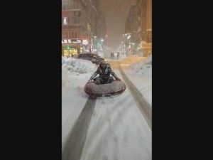 Rize'de Ana Caddede Şambrelli Kayak