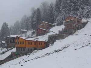 Ayder Yaylası beyaza büründü