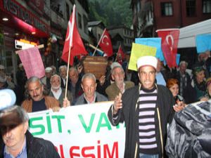 Rizelilerin Protestosu İlginç Görüntülere Sahne Oldu