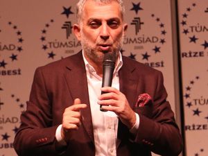 Metin Külünk Rize'de “Bir Millet Diriliyor Bir Ümmet Uyanıyor" Konferansında 2
